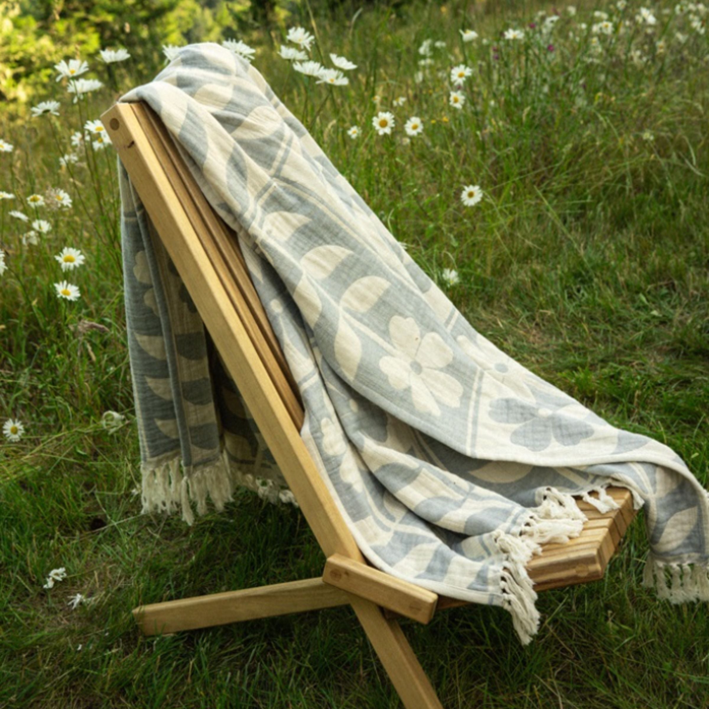 Daisy Days Throw