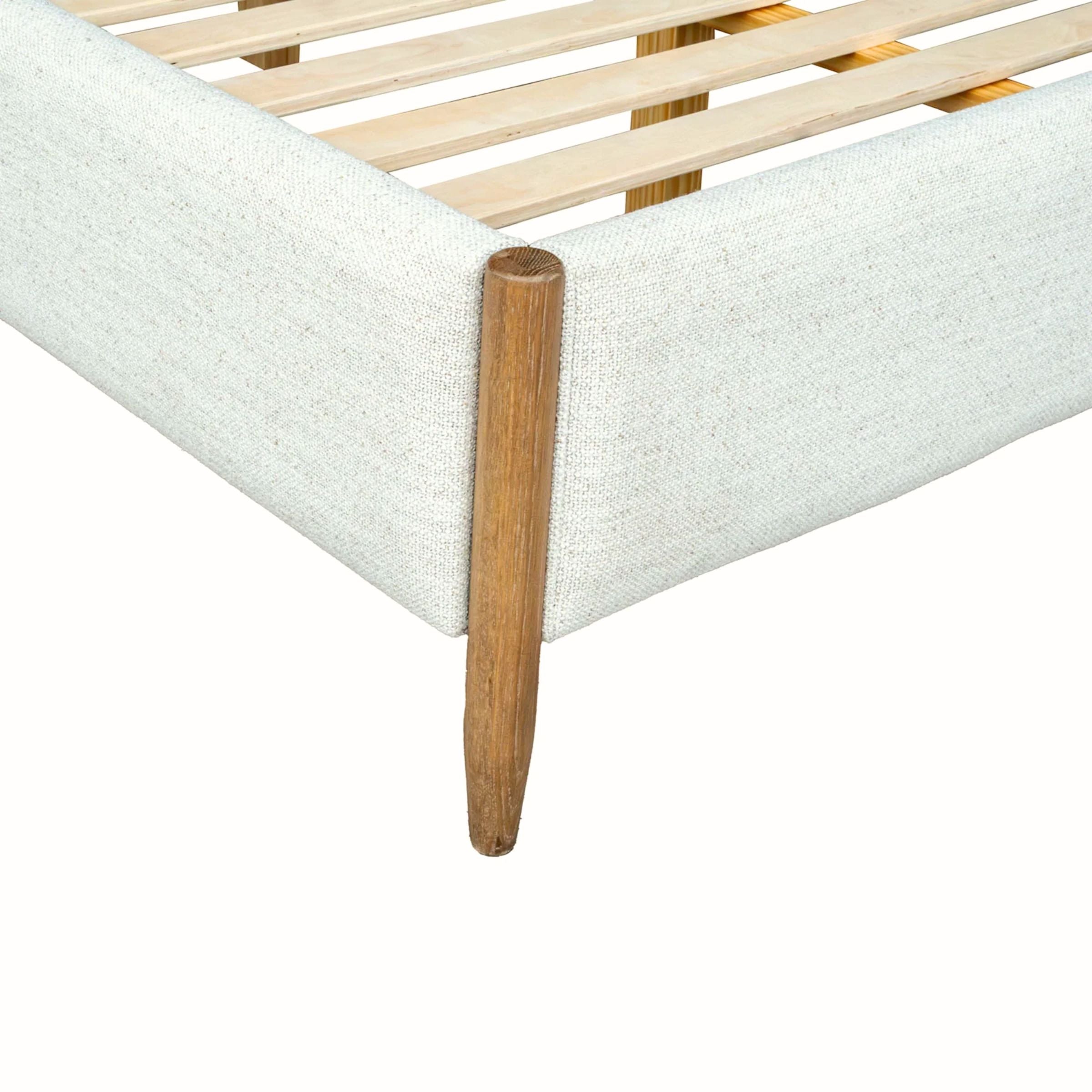Kamelia Bed