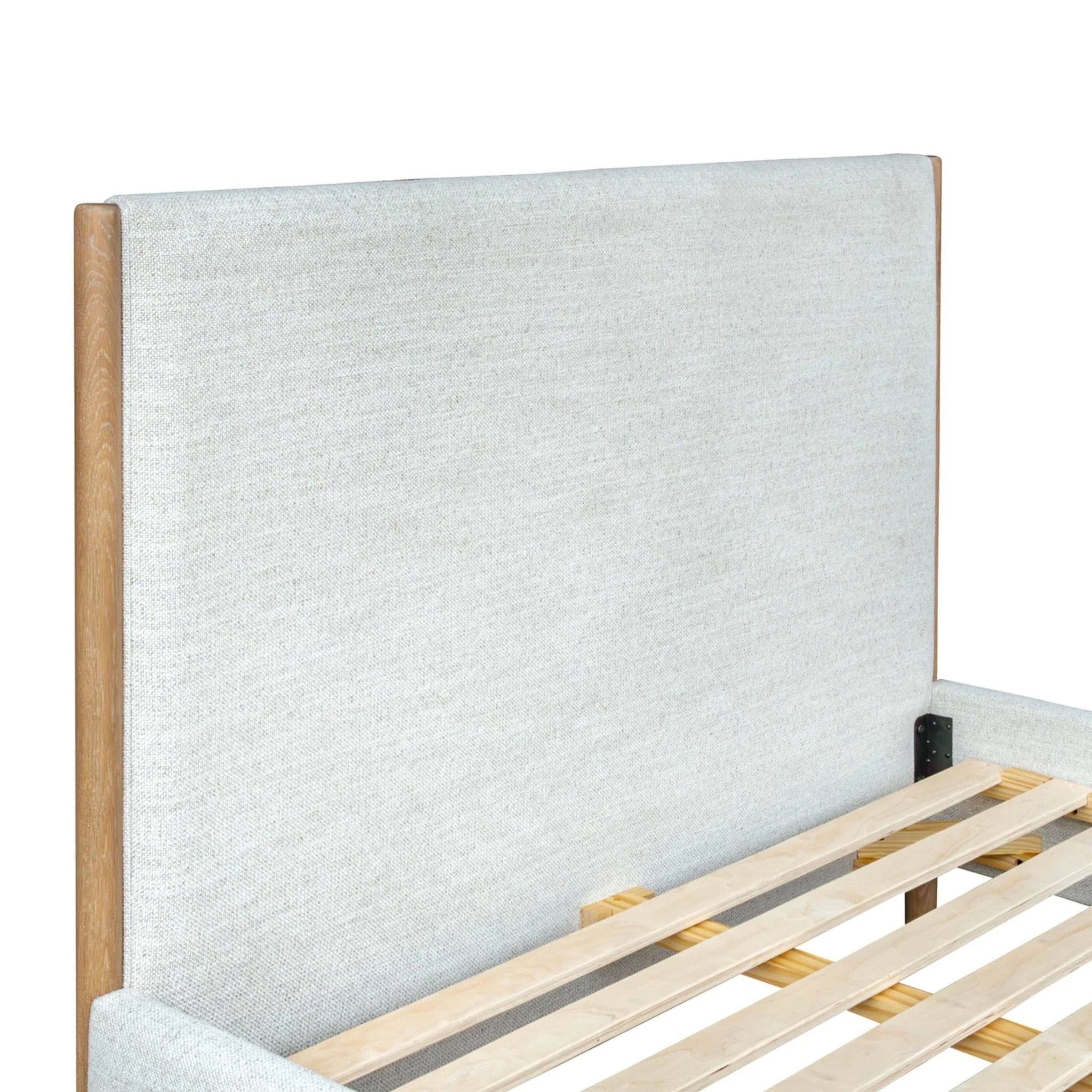 Kamelia Bed