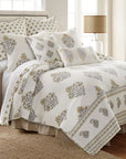 Kamira Quilt Set