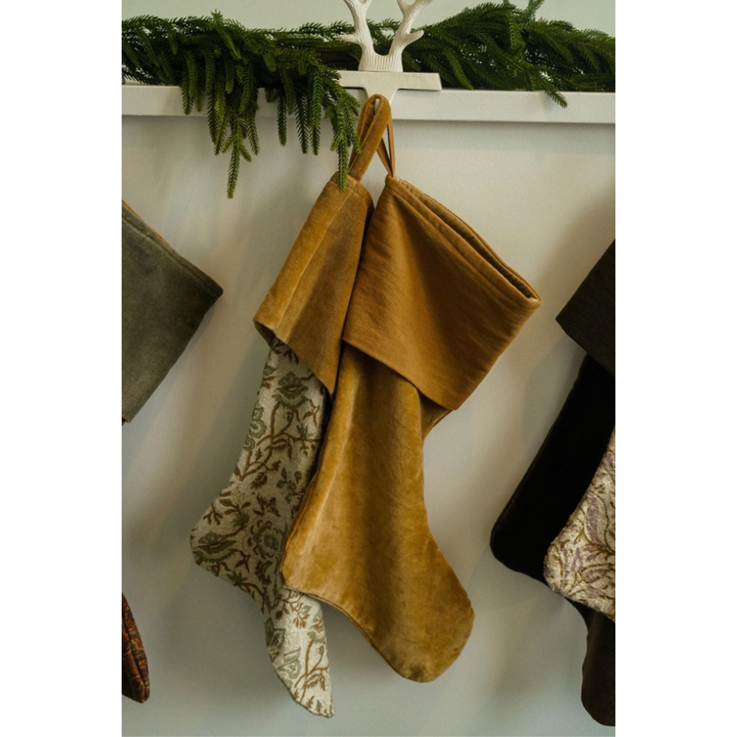 Vera Velvet Stocking | Camel