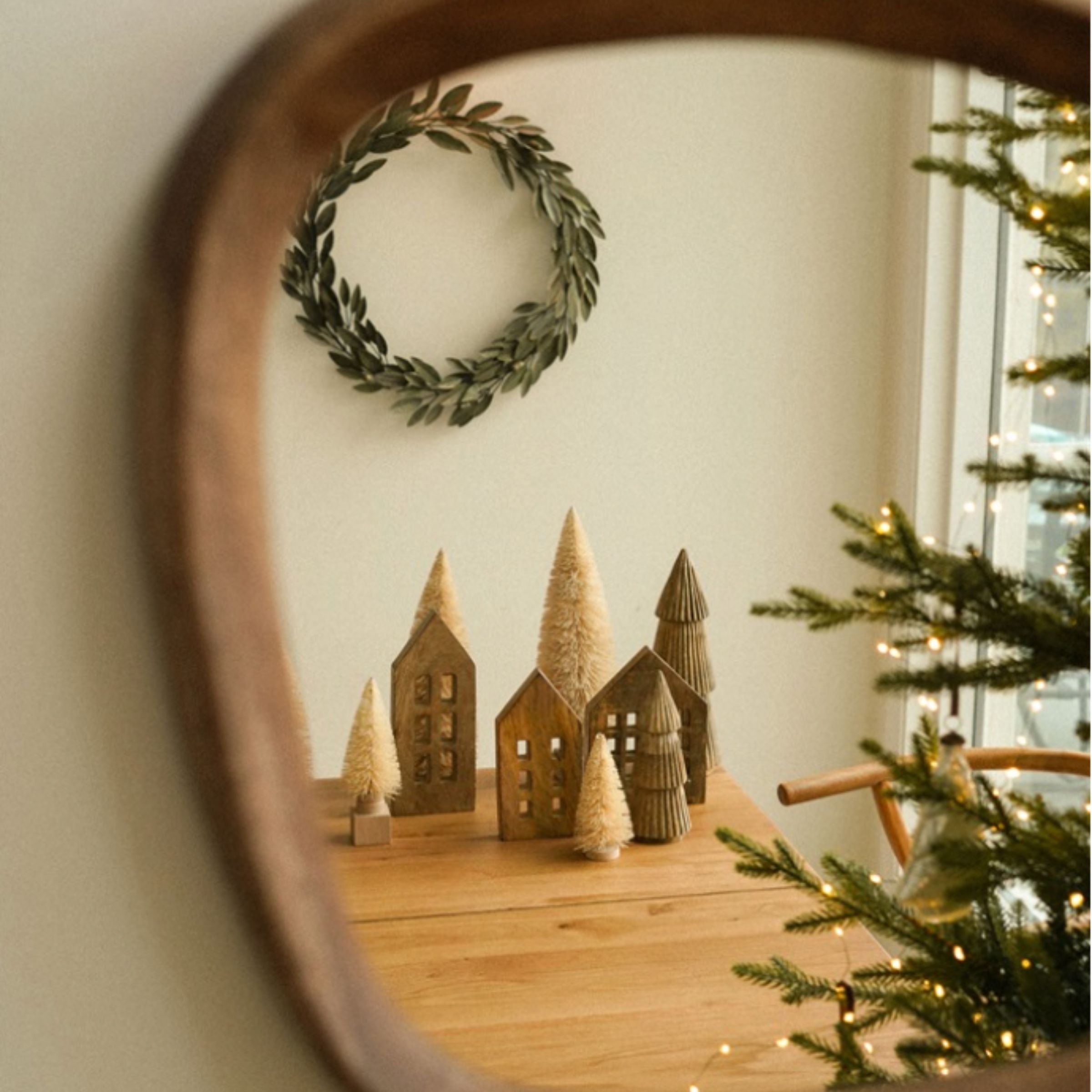 Wooden Winter House Set